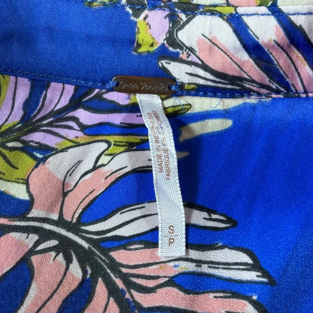 Free People Button Down Shirt Womens Small Blue‎ Tropical Floral Butterfly Boho